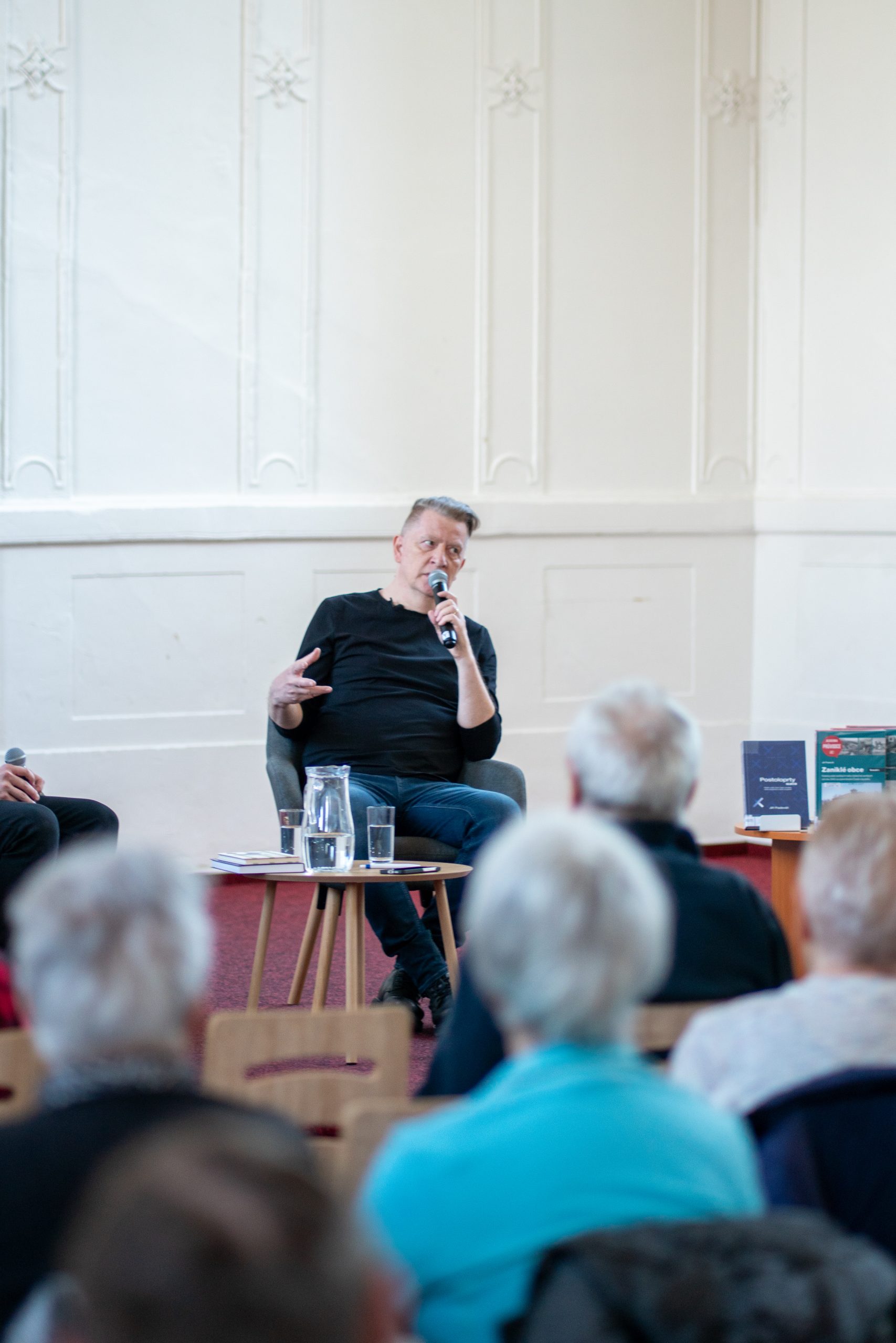 Hostem knihovny byl Jiří Padevět